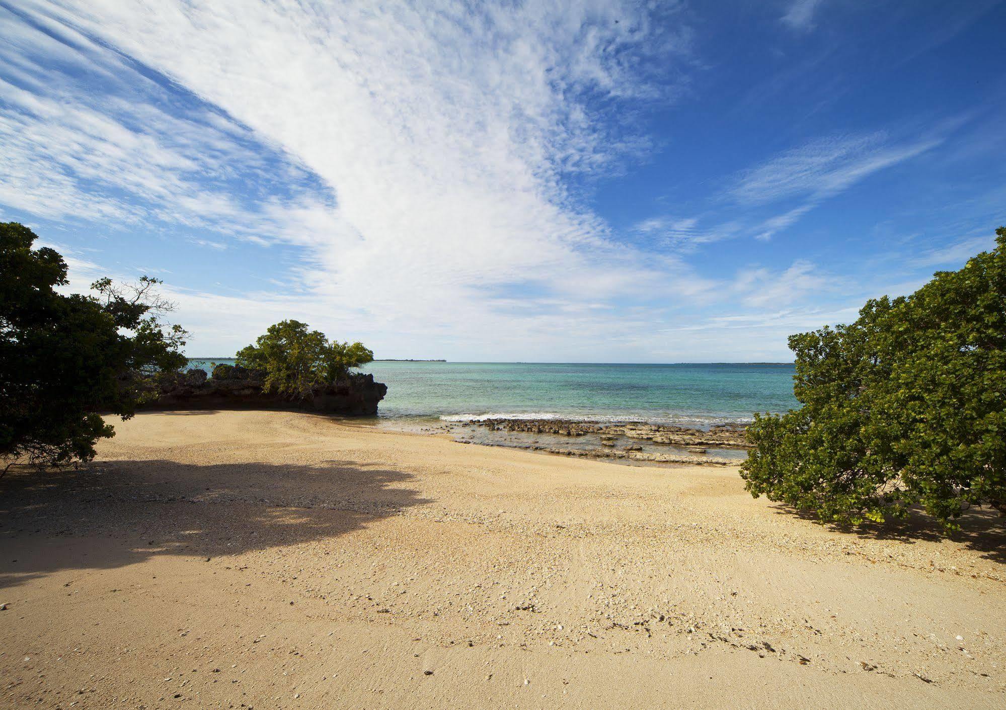 Azura Quilalea Island Exterior photo