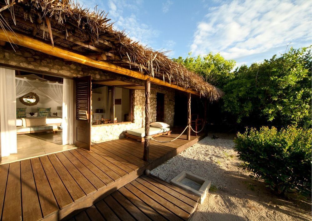 Azura Quilalea Island Exterior photo
